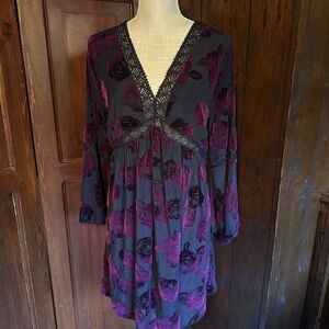Entro Women's Long Sleeve Flare Dress Lined Size M Black Purple Velvet Flowers‎
